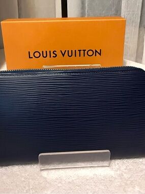 Louis Vuitton VINTAGE Epi Navy Textured Leather 
Zip-Around Wallet